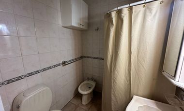VENTA CASA 5 AMB C/PATIO PILETA Y GARAGE - BURZACO