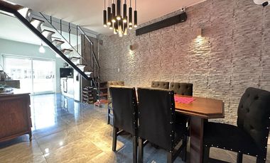 VENTA CASA 5 AMB C/PATIO PILETA Y GARAGE - BURZACO