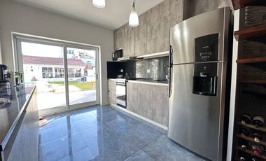 VENTA CASA 5 AMB C/PATIO PILETA Y GARAGE - BURZACO