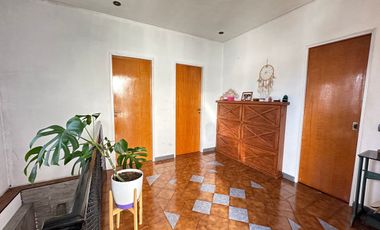 VENTA CASA 5 AMB C/PATIO PILETA Y GARAGE - BURZACO