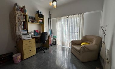 VENTA CASA 5 AMB C/PATIO PILETA Y GARAGE - BURZACO