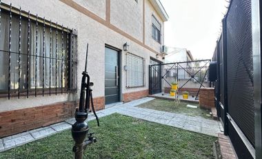 VENTA CASA 5 AMB C/PATIO PILETA Y GARAGE - BURZACO