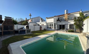 VENTA CASA 5 AMB C/PATIO PILETA Y GARAGE - BURZACO