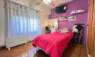 VENTA CASA 5 AMB C/PATIO PILETA Y GARAGE - BURZACO