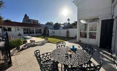 VENTA CASA 5 AMB C/PATIO PILETA Y GARAGE - BURZACO