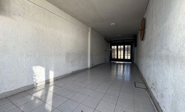 VENTA CASA 5 AMB C/PATIO PILETA Y GARAGE - BURZACO