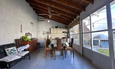 VENTA CASA 5 AMB C/PATIO PILETA Y GARAGE - BURZACO
