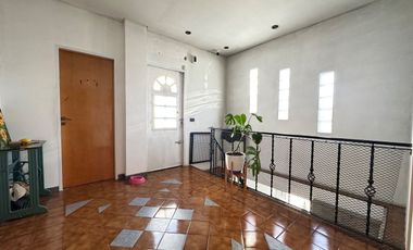VENTA CASA 5 AMB C/PATIO PILETA Y GARAGE - BURZACO