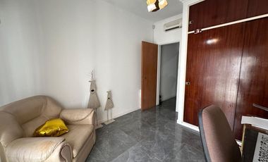VENTA CASA 5 AMB C/PATIO PILETA Y GARAGE - BURZACO