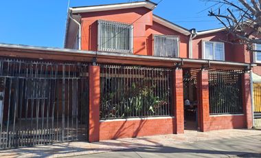 VENTA CASA 2 PISOS EN EL CORAZON DE QUILICURA