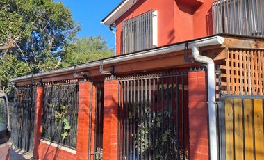 VENTA CASA 2 PISOS EN EL CORAZON DE QUILICURA