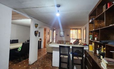 Casa de 3 pisos con Baño en planta baja y espacios generosos en Villa Santin