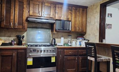 Casa de 3 pisos con Baño en planta baja y espacios generosos en Villa Santin