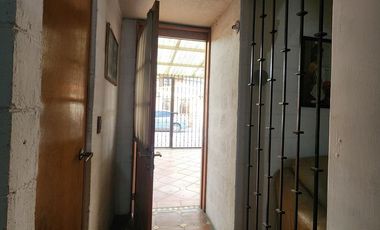 Casa de 3 pisos con Baño en planta baja y espacios generosos en Villa Santin