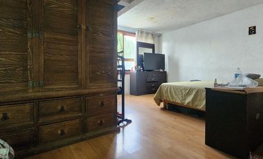 Casa de 3 pisos con Baño en planta baja y espacios generosos en Villa Santin