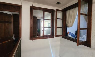 Casa de 3 pisos con Baño en planta baja y espacios generosos en Villa Santin