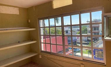 Casa en Venta que funcionaba como escuela, en zona centro.