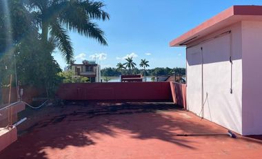 Casa en Venta que funcionaba como escuela, en zona centro.