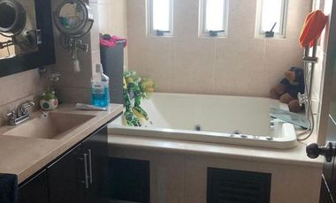 CASA EN VENTA O RENTA EN  PRIVADA LOS PINOS, LA CAMPIÑA.