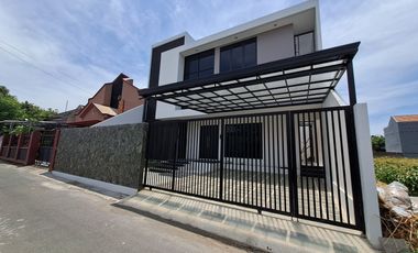 Rumah Mewah Nyaman di Lokasi Tenang dan Strategis - Jalan Asparaga