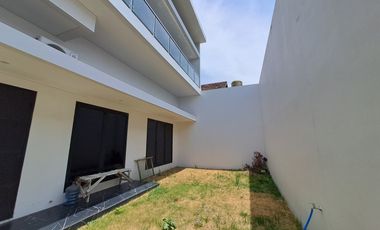 Rumah Mewah Nyaman di Lokasi Tenang dan Strategis - Jalan Asparaga