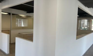 ARRIENDO Oficina habilitada de 697,70 m2, Metro Pedro de Valdivia
