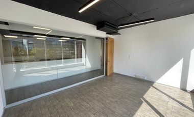 ARRIENDO Oficina habilitada de 697,70 m2, Metro Pedro de Valdivia