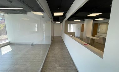 ARRIENDO Oficina habilitada de 697,70 m2, Metro Pedro de Valdivia