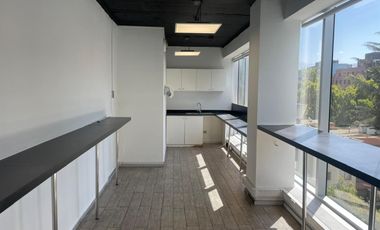 ARRIENDO Oficina habilitada de 697,70 m2, Metro Pedro de Valdivia
