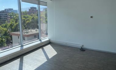 ARRIENDO Oficina habilitada de 697,70 m2, Metro Pedro de Valdivia