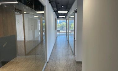 ARRIENDO Oficina habilitada de 697,70 m2, Metro Pedro de Valdivia