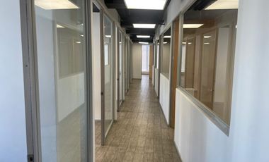 ARRIENDO Oficina habilitada de 697,70 m2, Metro Pedro de Valdivia