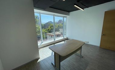 ARRIENDO Oficina habilitada de 697,70 m2, Metro Pedro de Valdivia