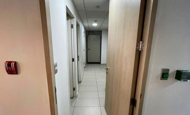 ARRIENDO Oficina habilitada de 697,70 m2, Metro Pedro de Valdivia