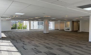 ARRIENDO Oficina habilitada de 697,70 m2, Metro Pedro de Valdivia