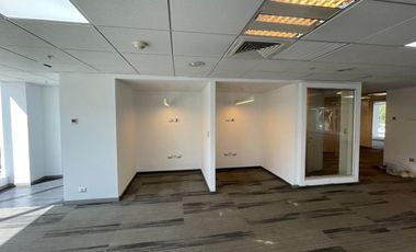 ARRIENDO Oficina habilitada de 697,70 m2, Metro Pedro de Valdivia