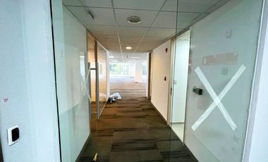ARRIENDO Oficina habilitada de 697,70 m2, Metro Pedro de Valdivia