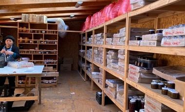 Fabrica  con sala de ventas   en parcela  orilla carretera