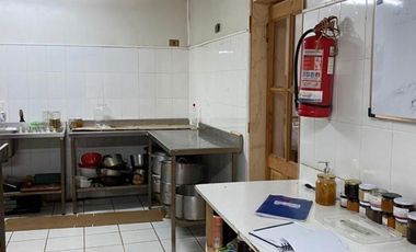 Fabrica  con sala de ventas   en parcela  orilla carretera