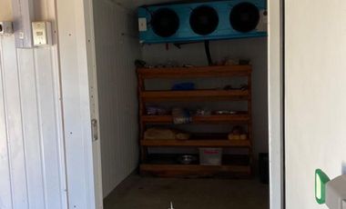 Fabrica  con sala de ventas   en parcela  orilla carretera