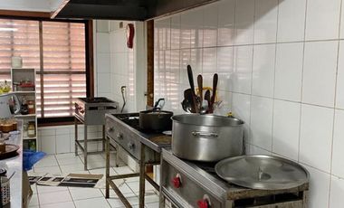 Fabrica  con sala de ventas   en parcela  orilla carretera