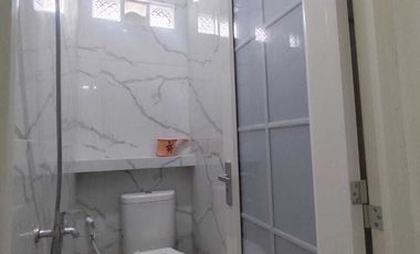 rumah baru mewah 2 lantai di jl. ekonomi dwiwarna dekat Stasiun mangga besar jakarta pusat