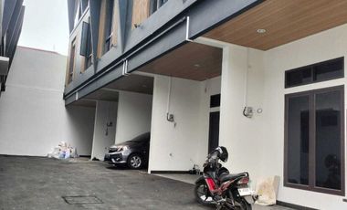 rumah baru mewah 2 lantai di jl. ekonomi dwiwarna dekat Stasiun mangga besar jakarta pusat