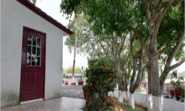 HERMOSA CASA CON ALBERCA Y AMPLIO JARDIN  EN VENTA - (3)