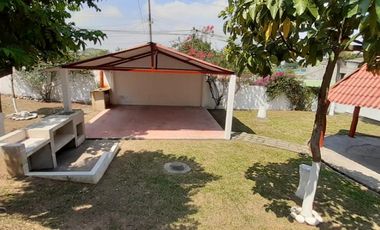 HERMOSA CASA CON ALBERCA Y AMPLIO JARDIN  EN VENTA - (3)
