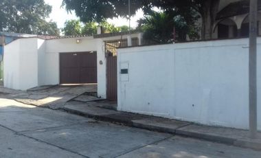 HERMOSA CASA CON ALBERCA Y AMPLIO JARDIN  EN VENTA - (3)