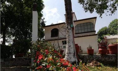 HERMOSA CASA CON ALBERCA Y AMPLIO JARDIN  EN VENTA - (3)