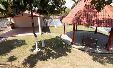 HERMOSA CASA CON ALBERCA Y AMPLIO JARDIN  EN VENTA - (3)