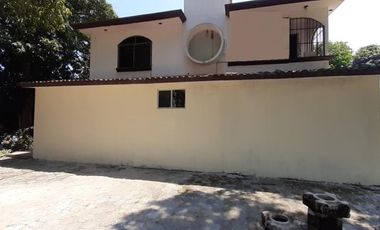 HERMOSA CASA CON ALBERCA Y AMPLIO JARDIN  EN VENTA - (3)