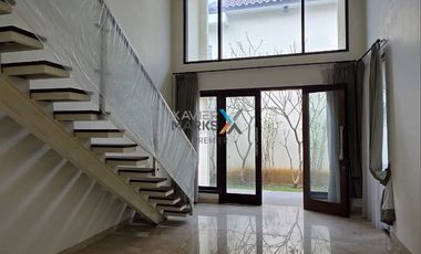 Dijual Rumah Megah dengan Private Pool di Ijen Nirwana, Klojen Malang